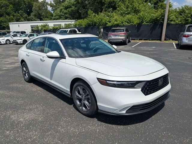 Used 2024 Platinum White Pearl Honda EX image 5