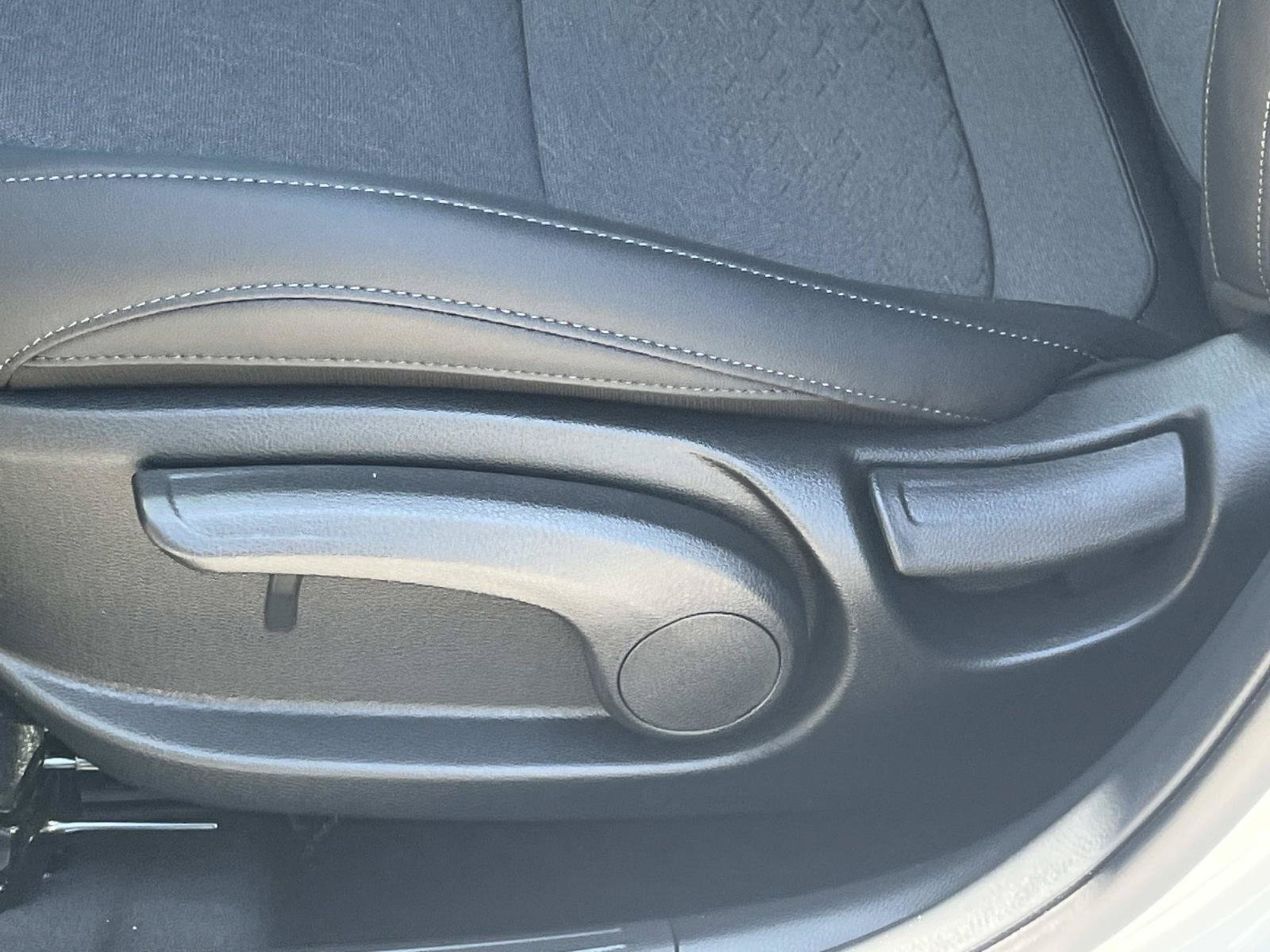 New 2026 Snow White Pearl Kia S image 20