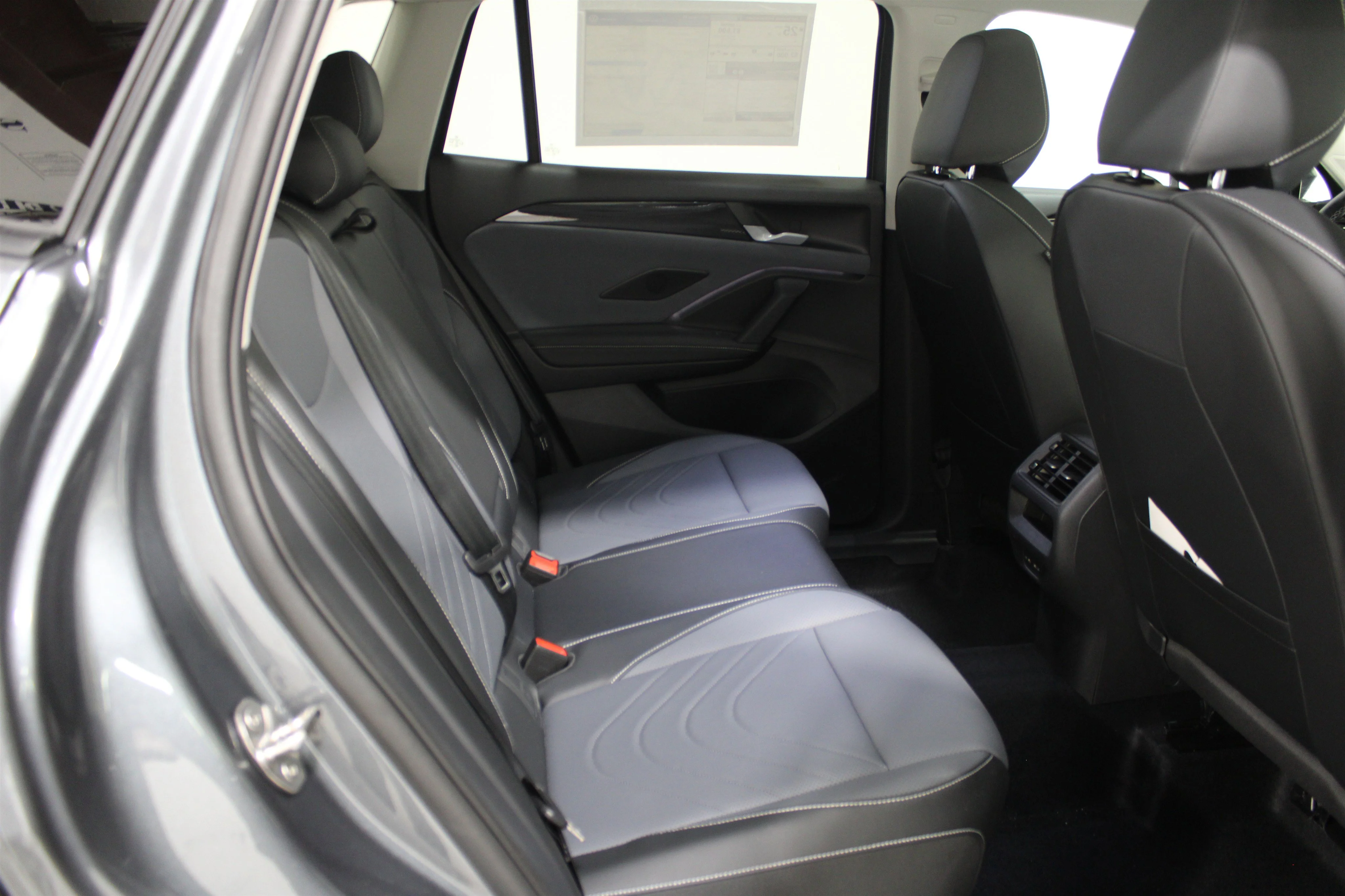 New 2026 Platinum Gray Metallic Volkswagen SE image 22