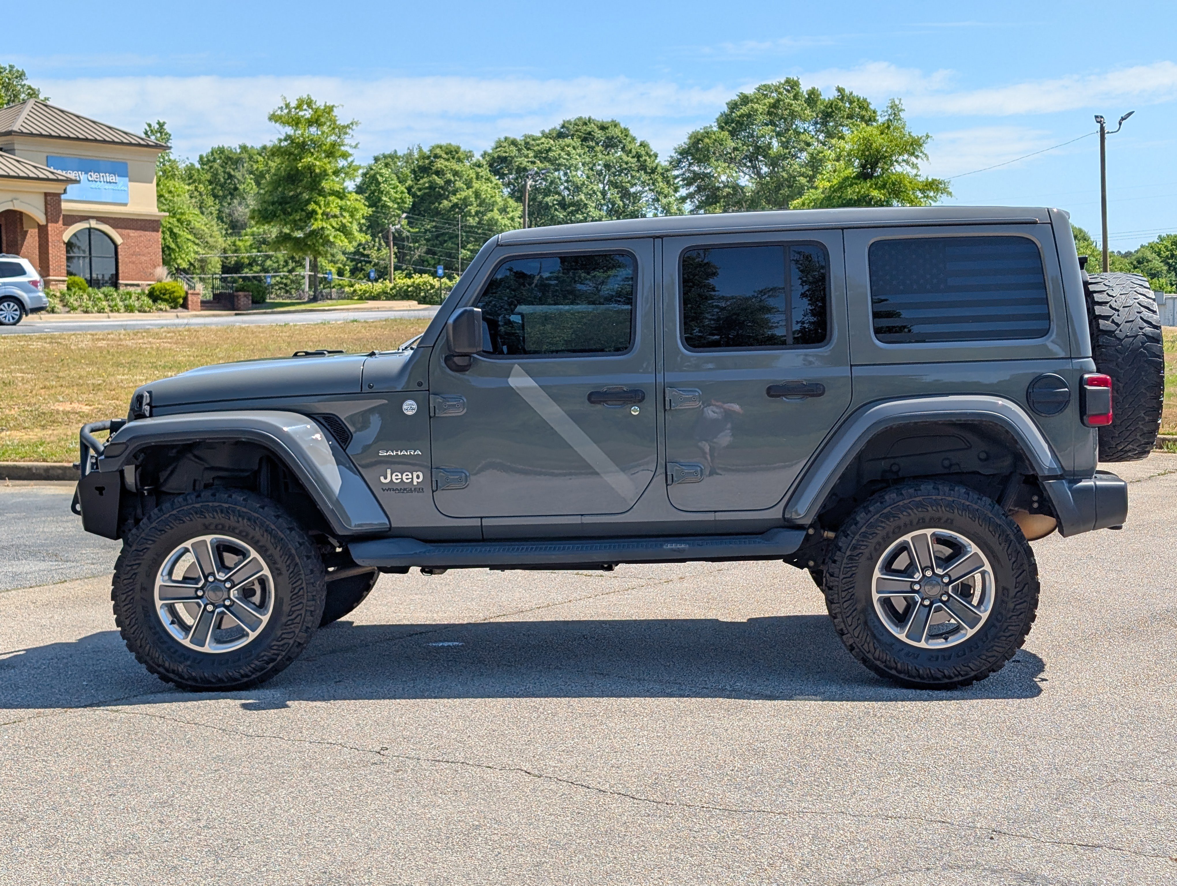 Used 2020 Sting-Gray Clearcoat Jeep Sahara image 13