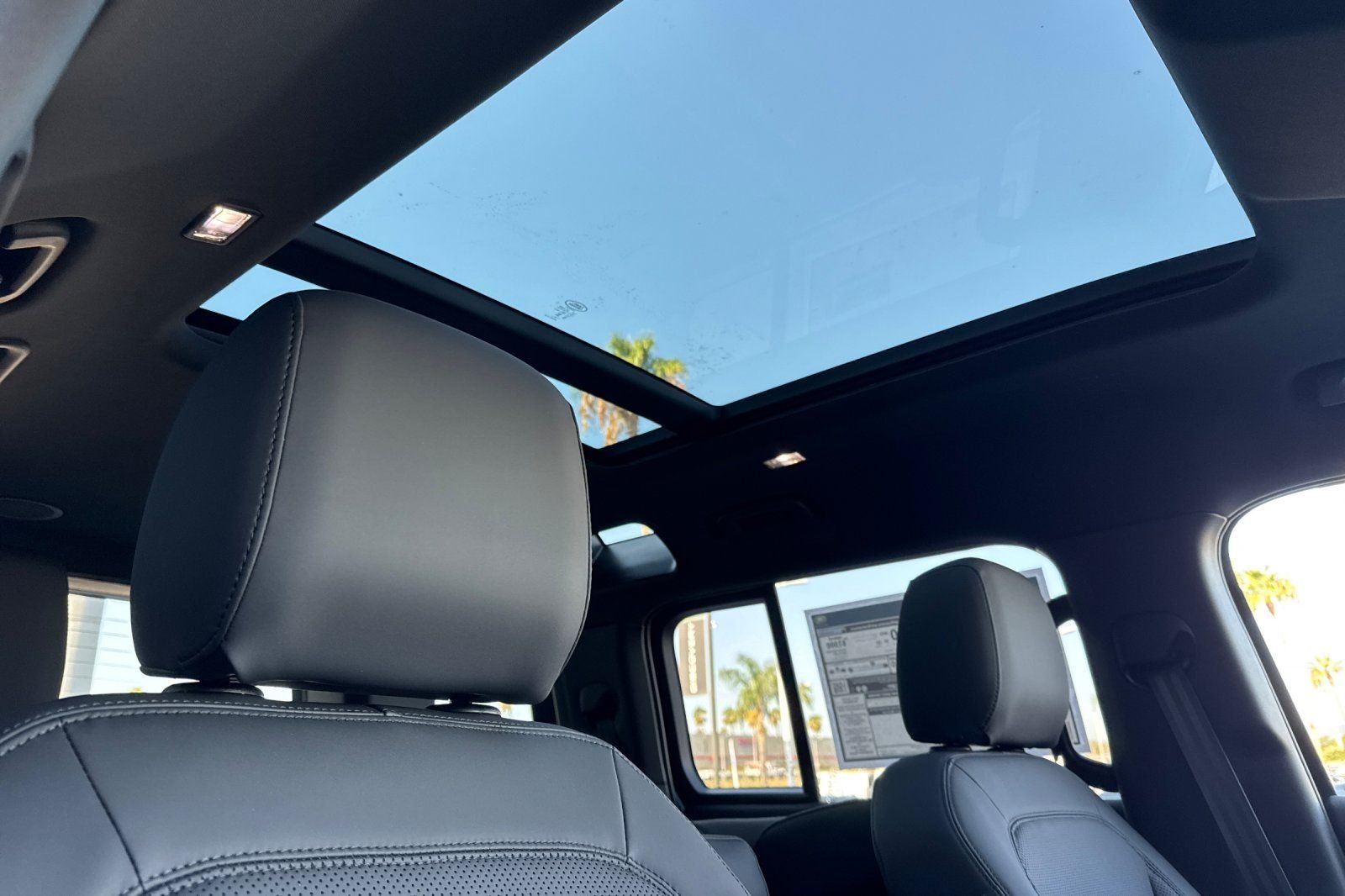 New 2026 Tasman Blue LAND ROVER X-Dynamic SE image 18