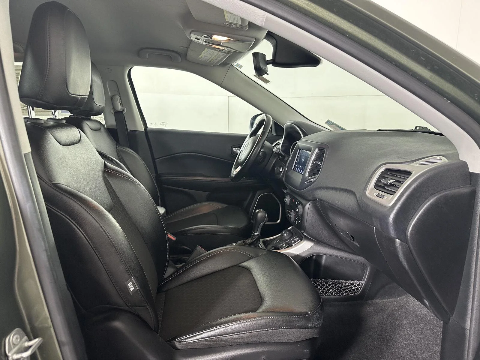 Used 2020 Olive Green Pearlcoat Jeep Latitude image 28