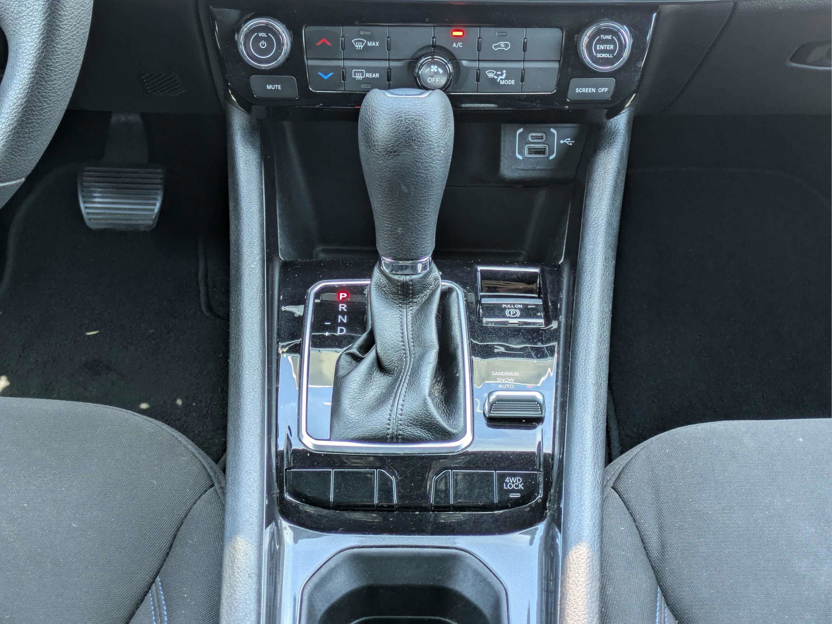 Used 2023 Diamond Black Crystal Pearlcoat Jeep Sport image 16