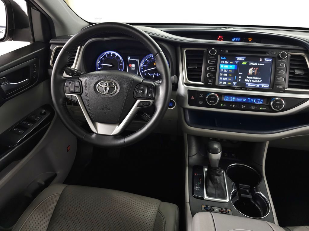 Used 2019 Blizzard Pearl Toyota Limited Platinum image 19