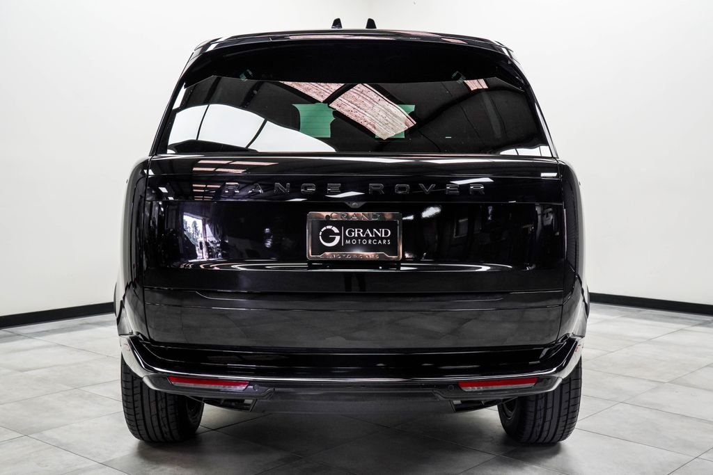 Used 2024 Black Land Rover SE image 11