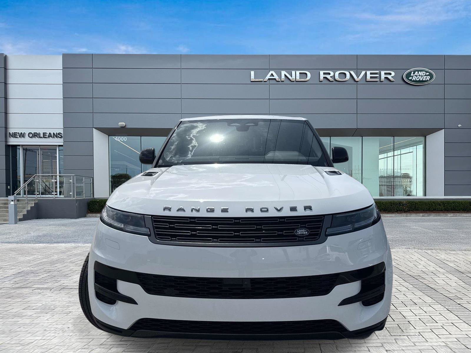New 2026 Fuji White Land Rover SE image 4