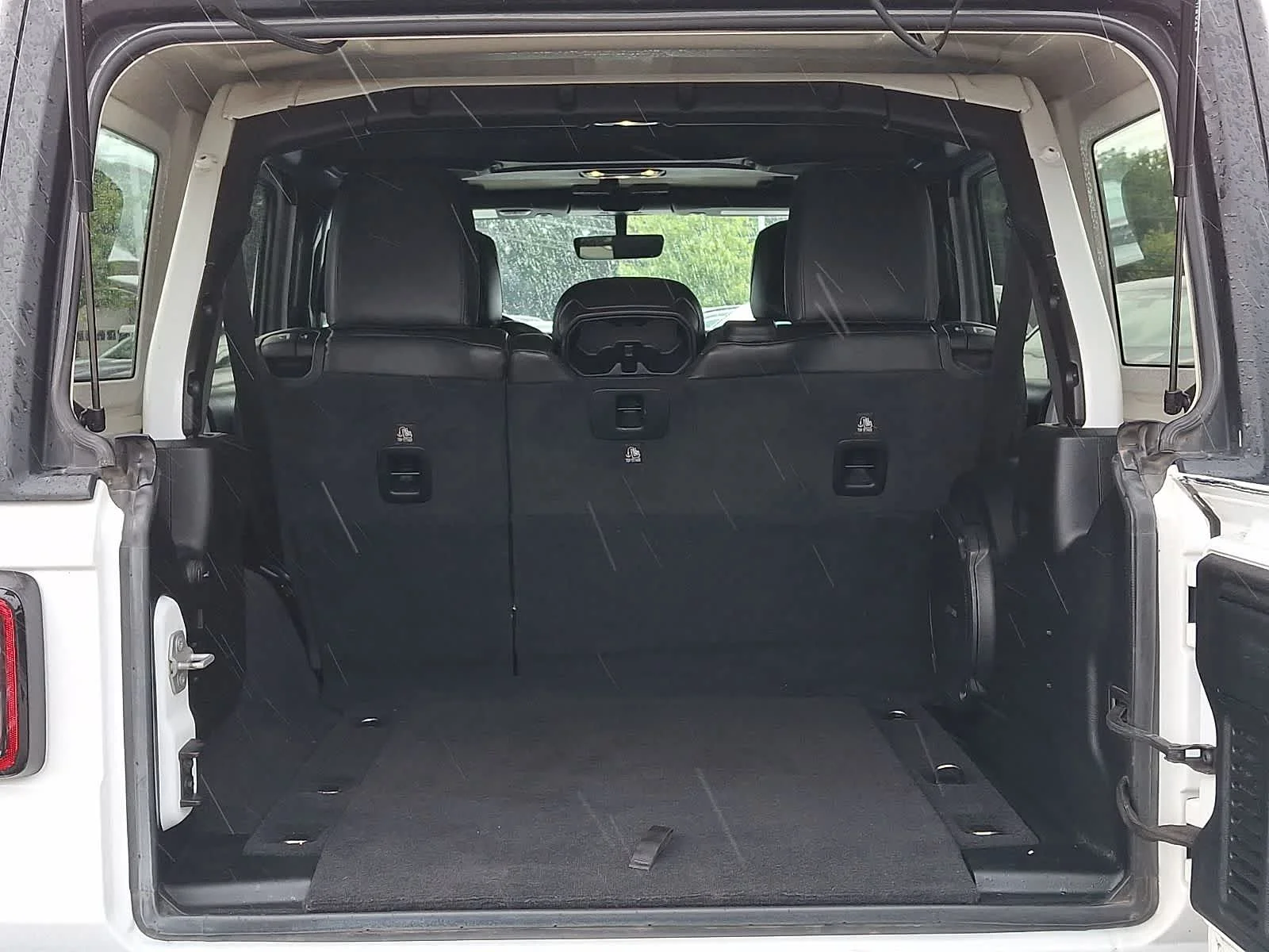 Used 2020 Bright White Clearcoat Jeep Rubicon image 28