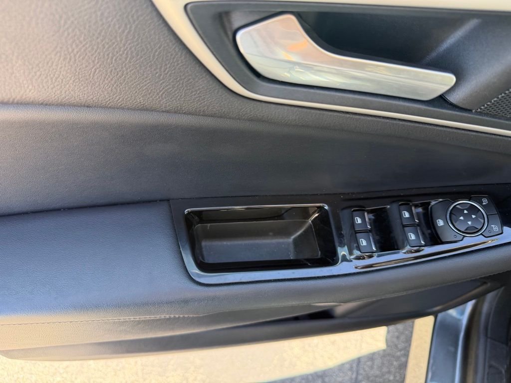 Used 2018 Gray Ford SEL image 14