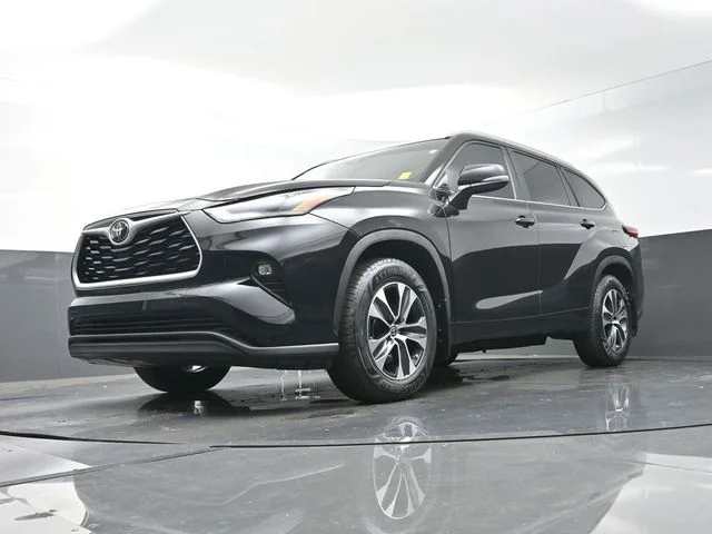 Used 2023 Black Toyota XLE image 35