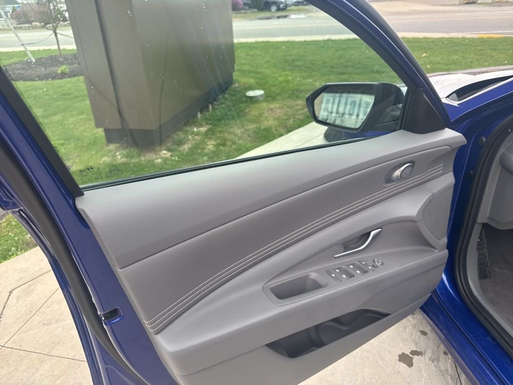 2025 Hyundai Elantra SEL - Photo 14