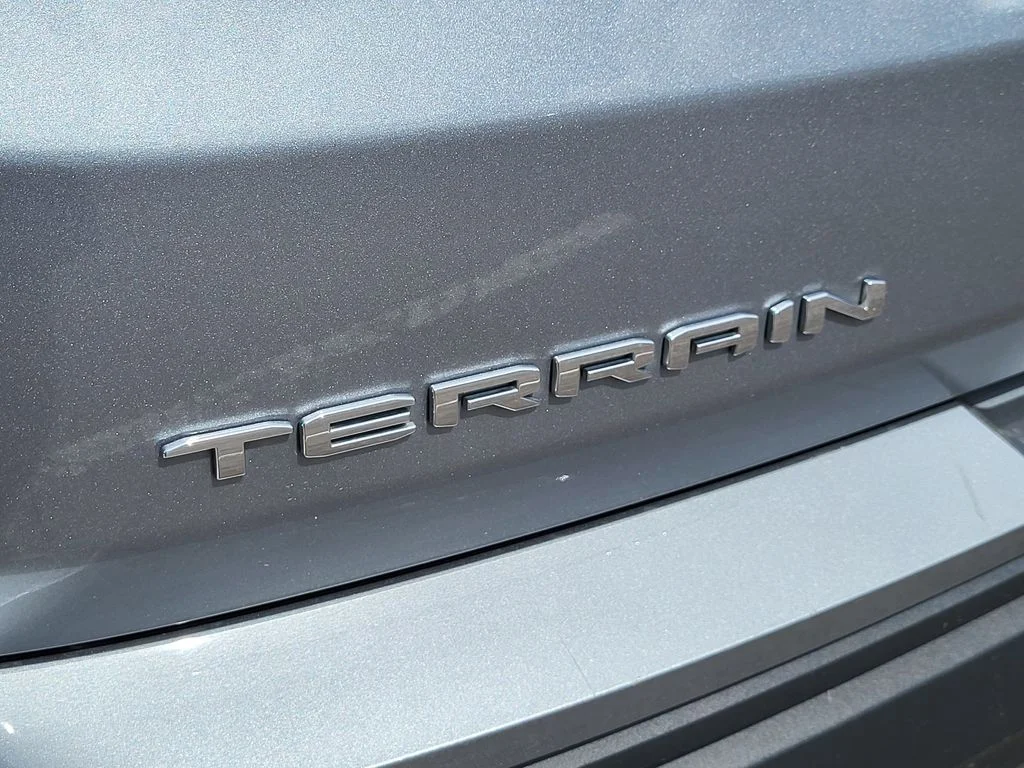 Used 2024 Sterling Metallic GMC SLE image 8