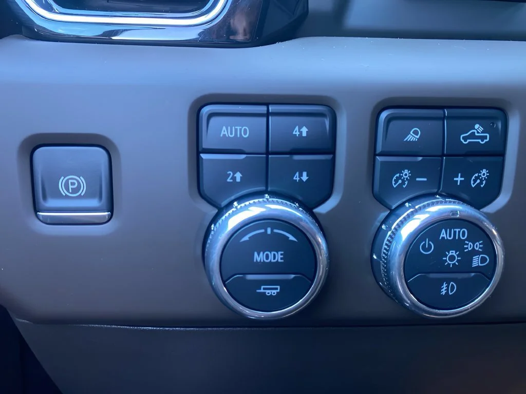 Used 2025 Onyx Black GMC Denali image 16