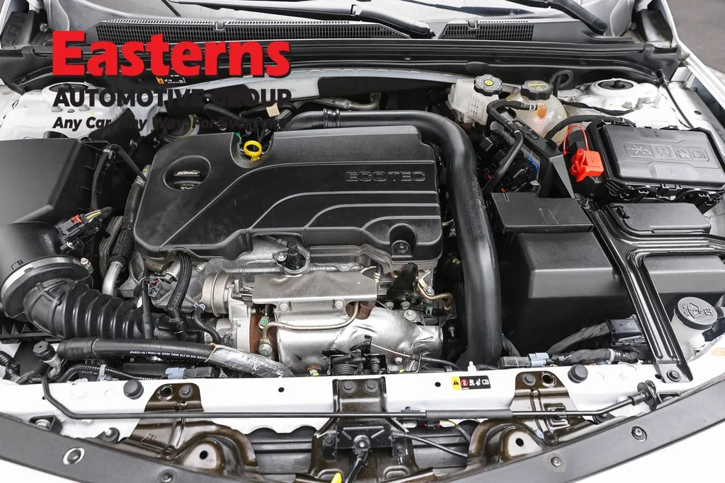 Used 2025 White Chevrolet LT image 7