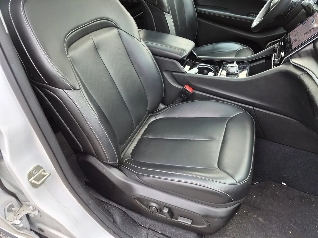 Used 2023 White Jeep 4xe image 32