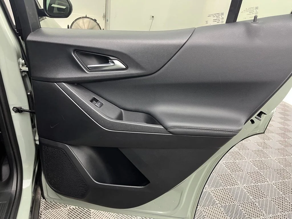 Used 2025 Green Chevrolet LT image 38
