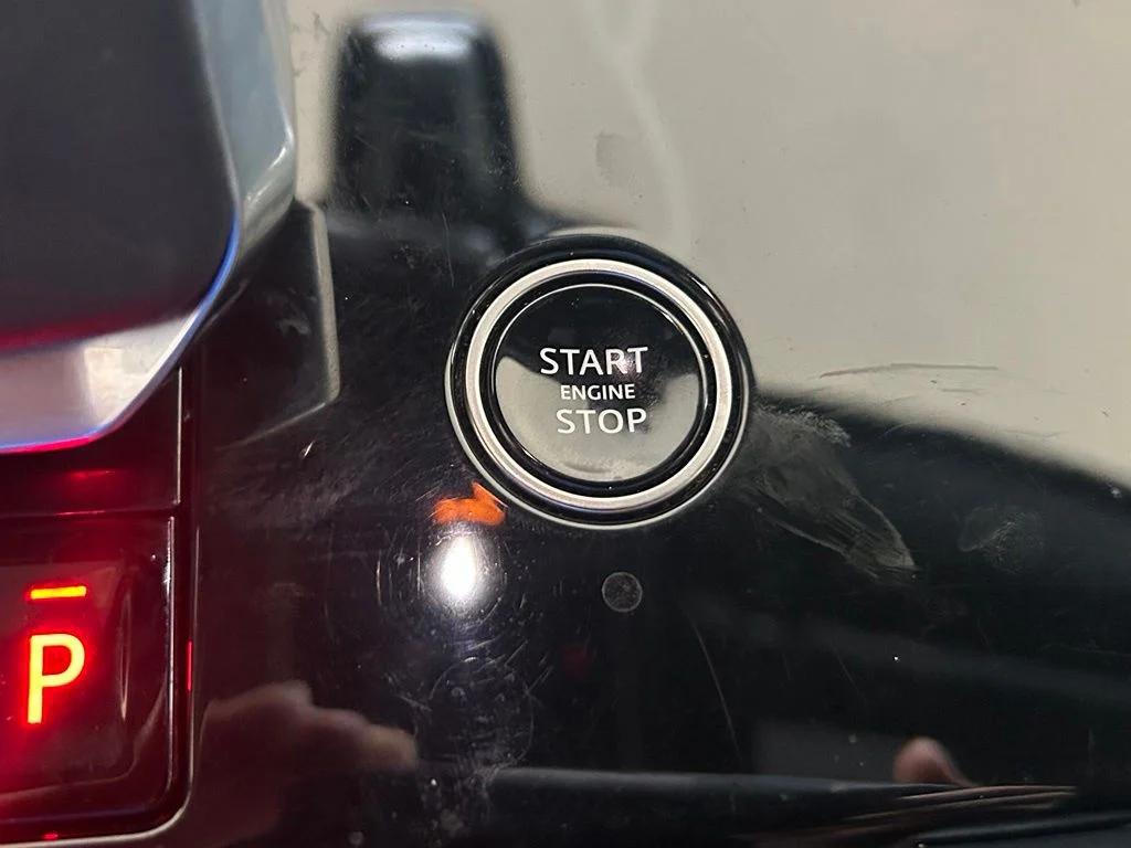 Used 2024 Black Land Rover Dynamic SE image 50