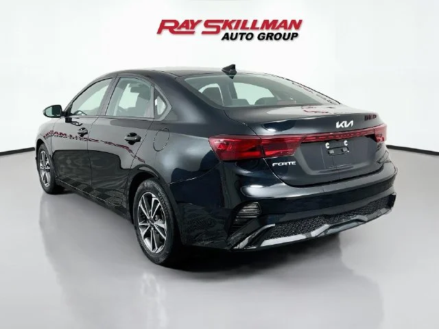 Used 2023 Black Kia LXS image 5