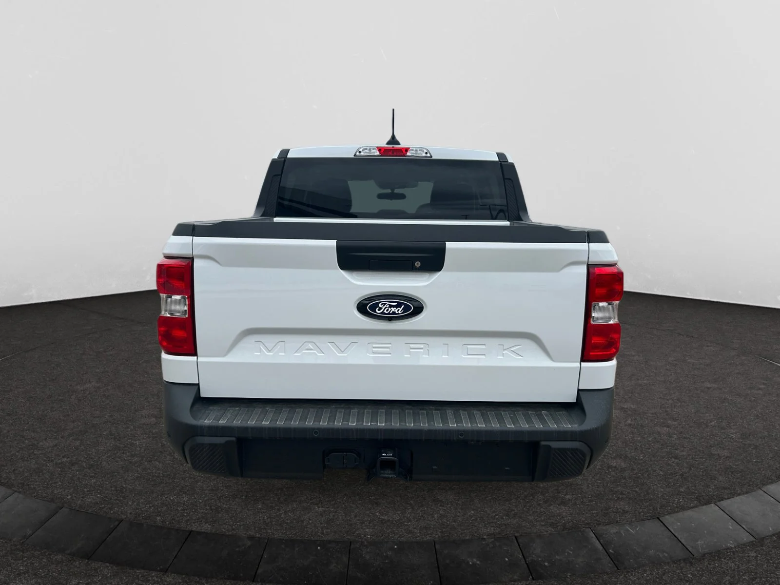 New 2026 Oxford White Ford XLT image 4