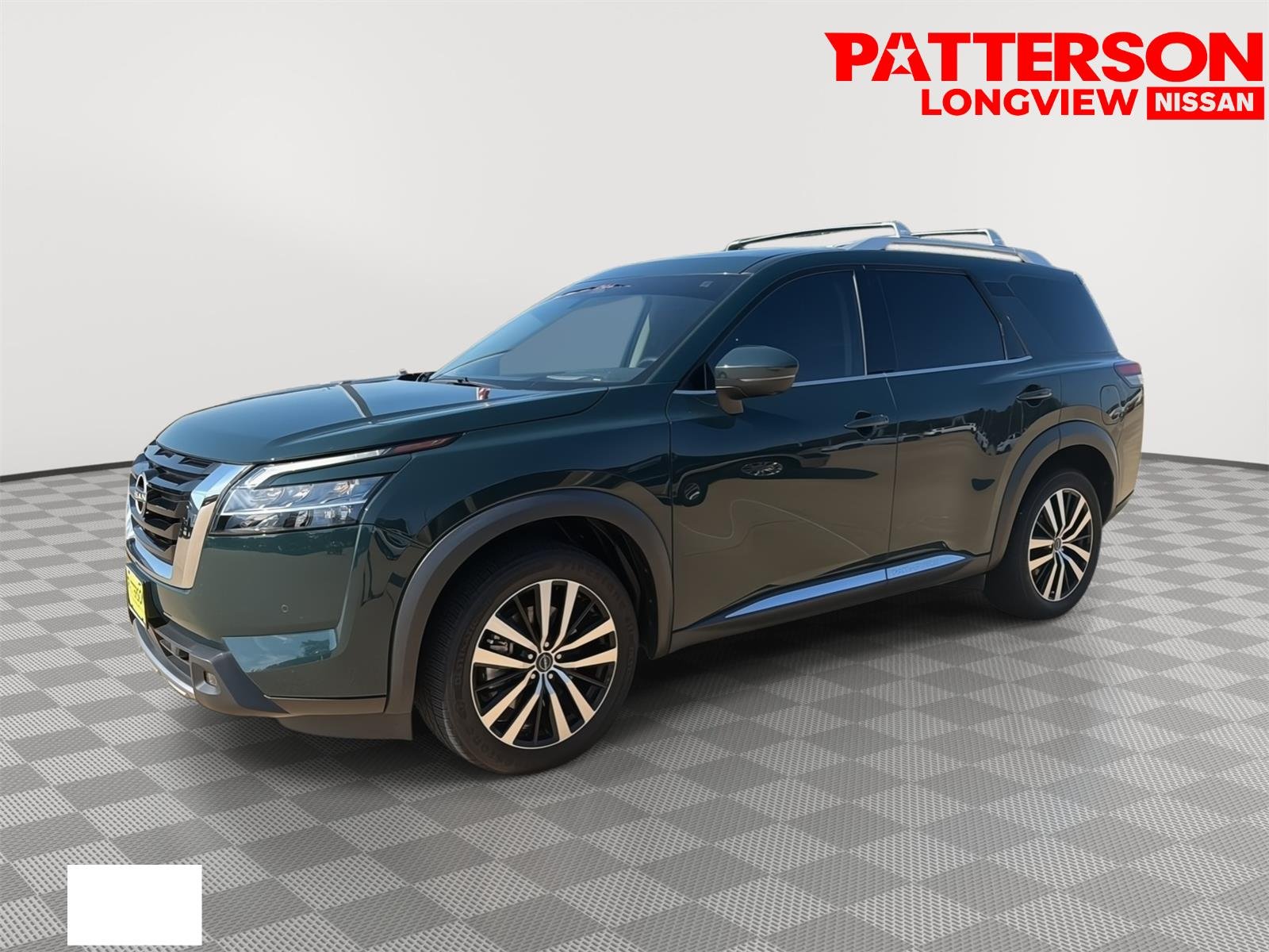 Used 2023 Obsidian Green Pearl Nissan Platinum image 4
