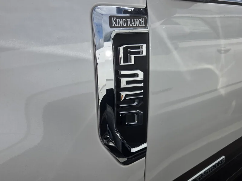 Used 2017  FORD KING RANCH image 4