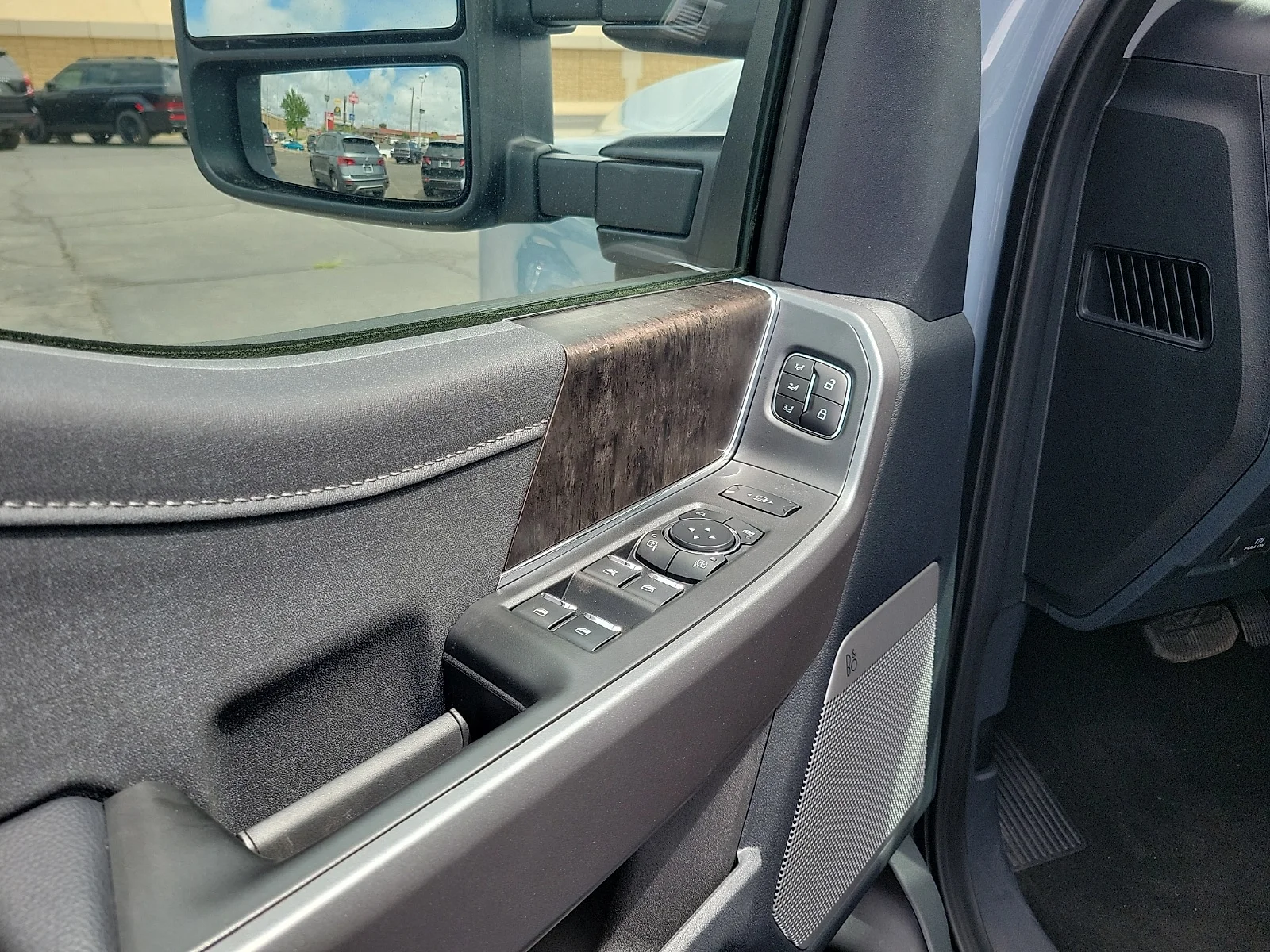 New 2026 Glacier Gray Metallic Tri-Coat Ford F-250&reg; Lariat&reg; image 11