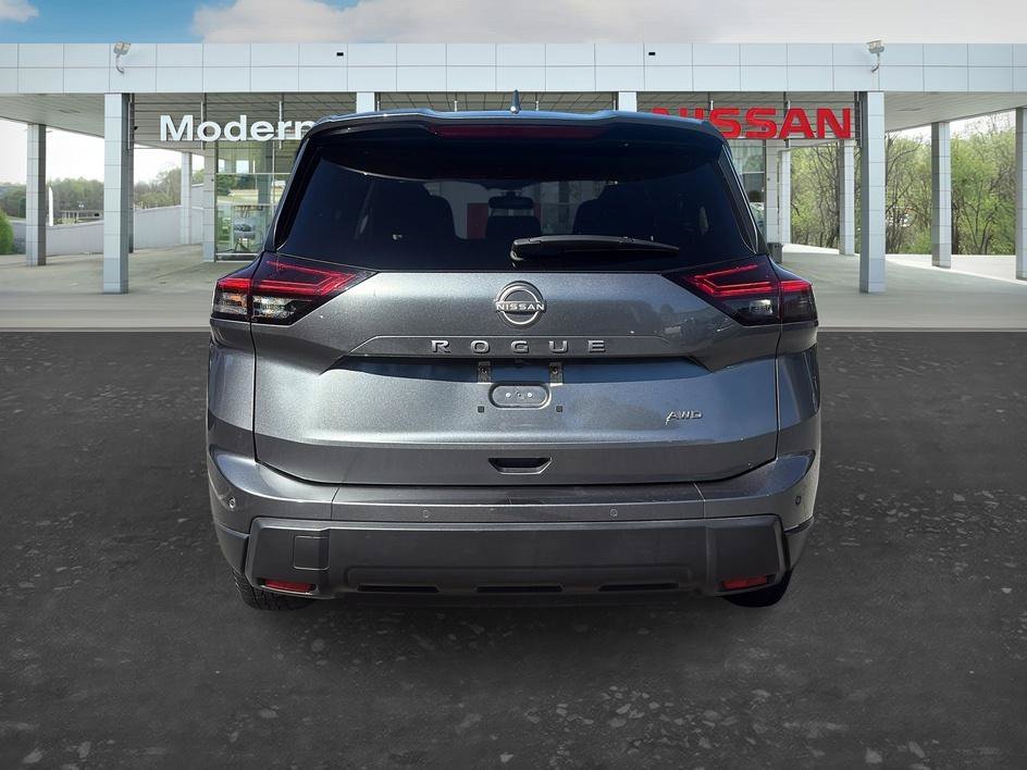 Used 2025 Gun Metallic Nissan SV image 4