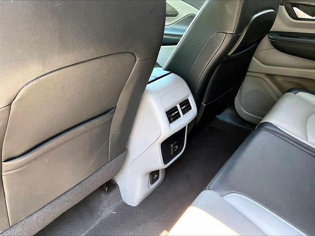 Used 2023 White GMC SLT image 22