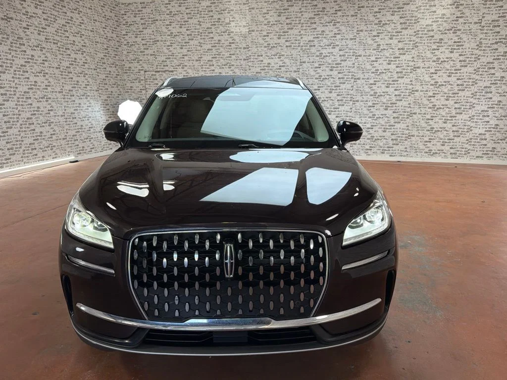 Used 2023 Crystal Red Metallic Lincoln Reserve image 2