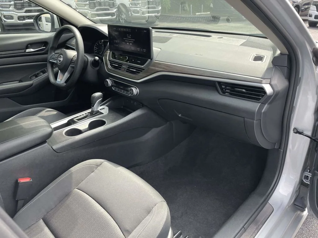 Used 2025 Silver Nissan 2.5 SV image 11