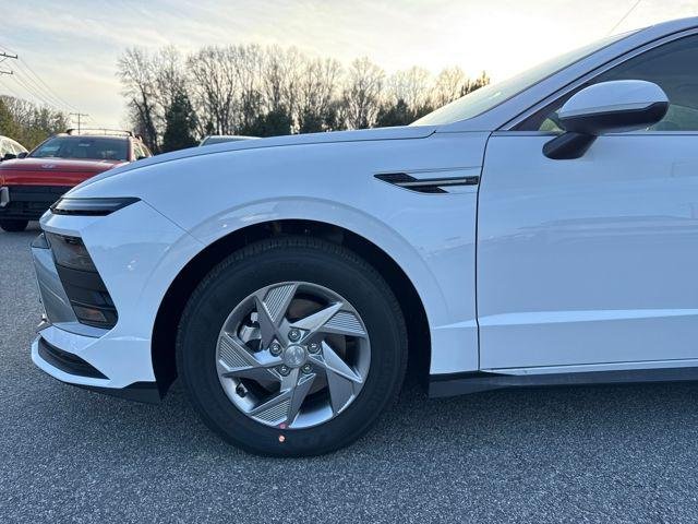 New 2026 White Hyundai SE image 17