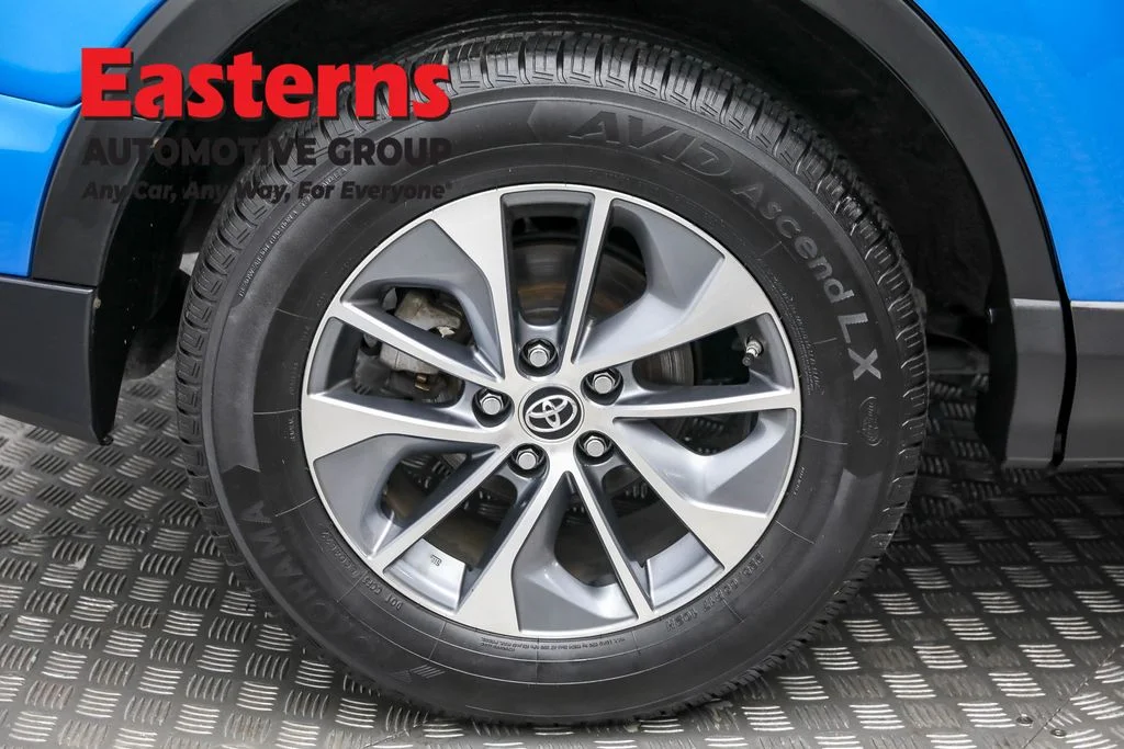 Used 2017 Blue Toyota XLE image 28
