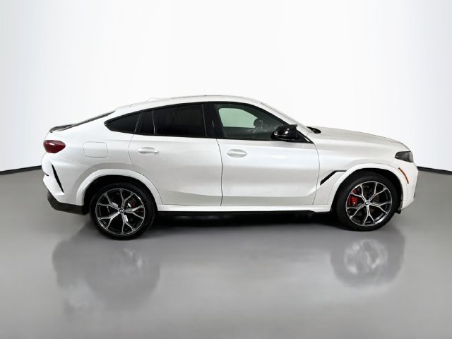Used 2024 White Metallic BMW M60i image 8