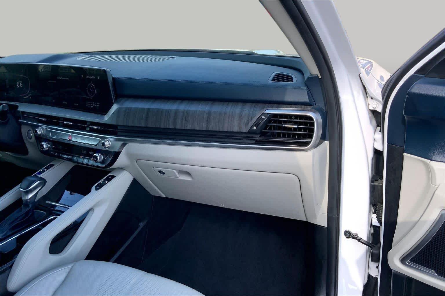 Used 2024 Glacial White Pearl Kia EX image 18