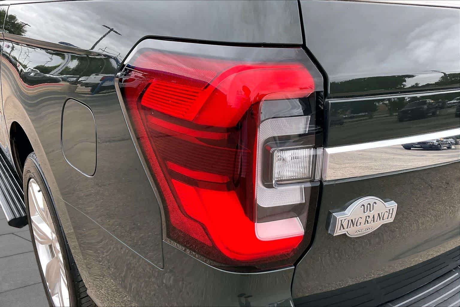 Used 2022 Forged Green Metallic Ford King Ranch image 29