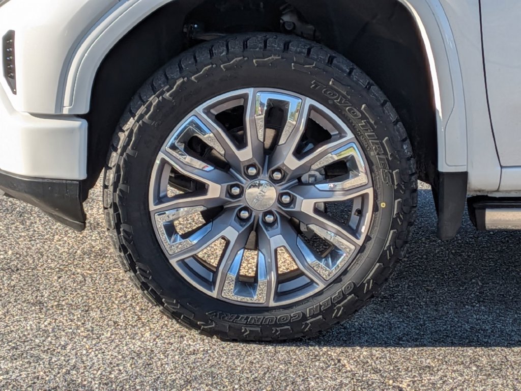 Used 2024 White GMC Denali image 11