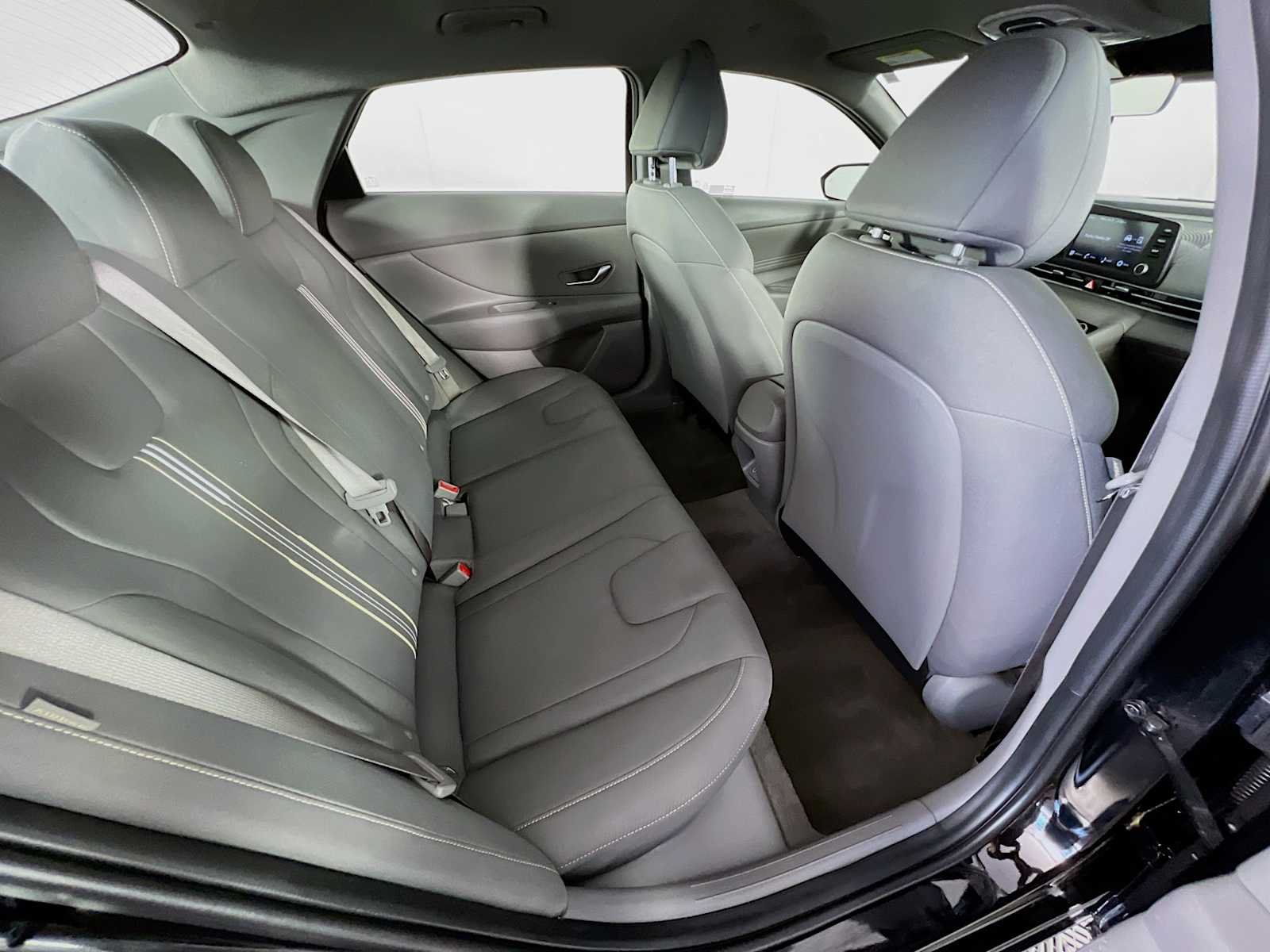 Used 2025 Abyss Black Hyundai SEL Sport image 25
