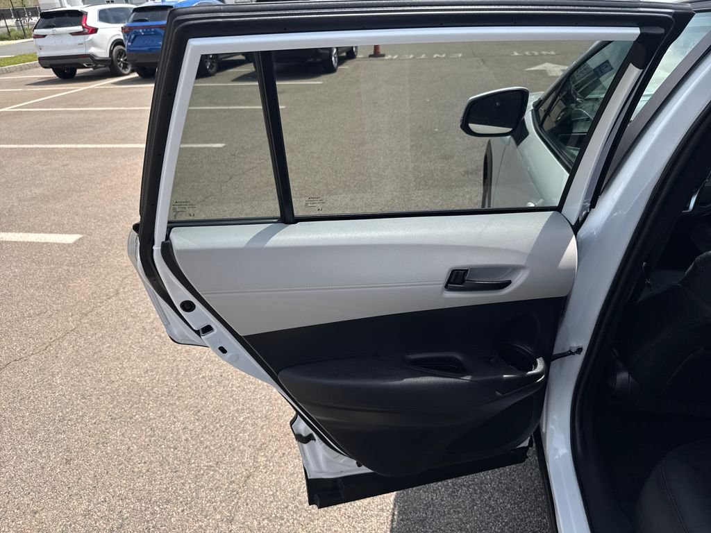 Used 2023 Off-white Toyota LE image 38
