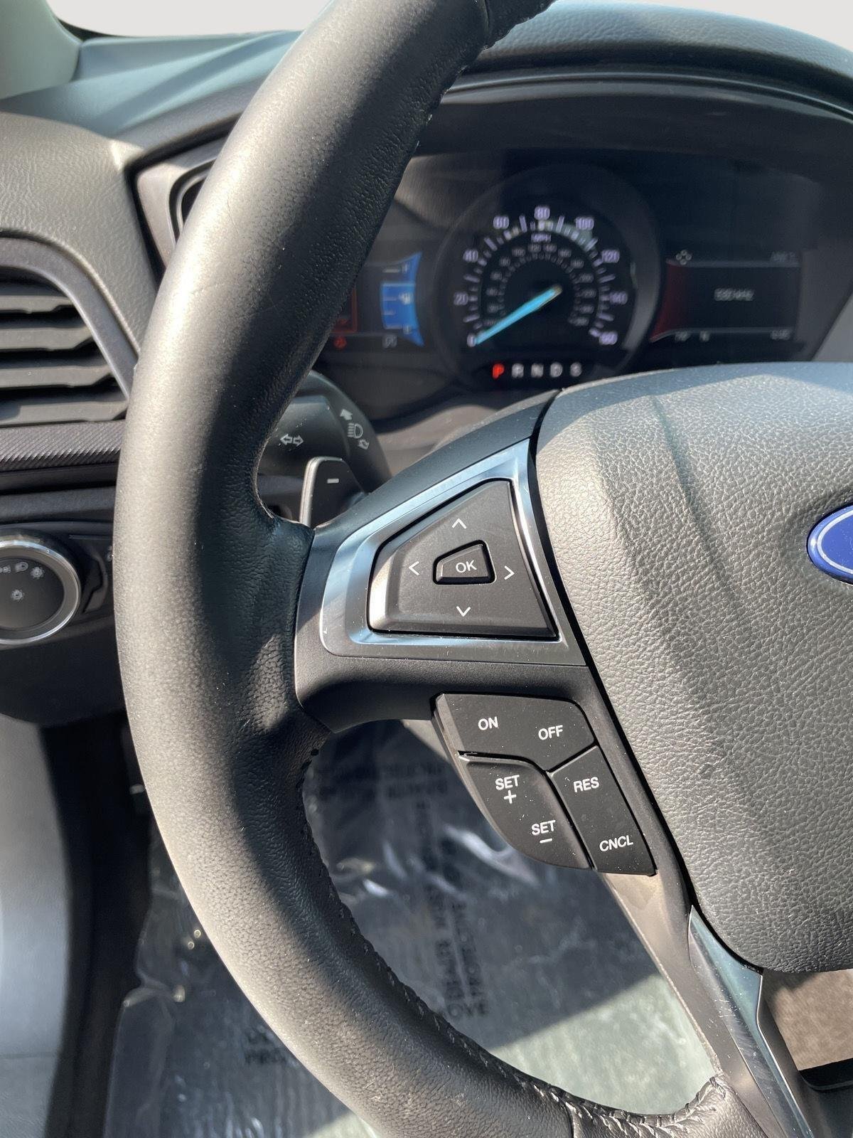 Used 2018 Oxford White Ford SE image 19