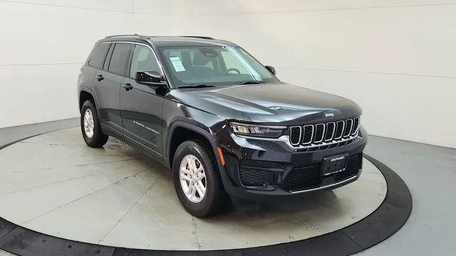 Used 2023 Black Jeep Laredo image 14
