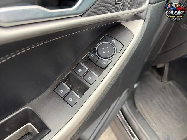 Used 2023 Black Ford XLT image 13