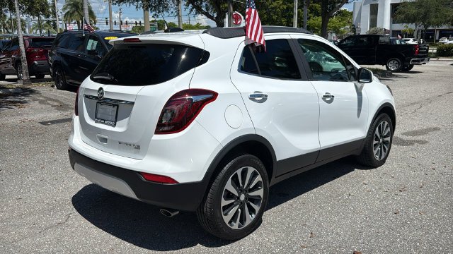 Used 2021 Summit White Buick Preferred image 9