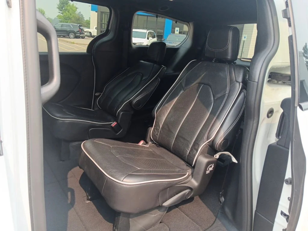 Used 2025 Bright White Clearcoat Chrysler Limited image 32
