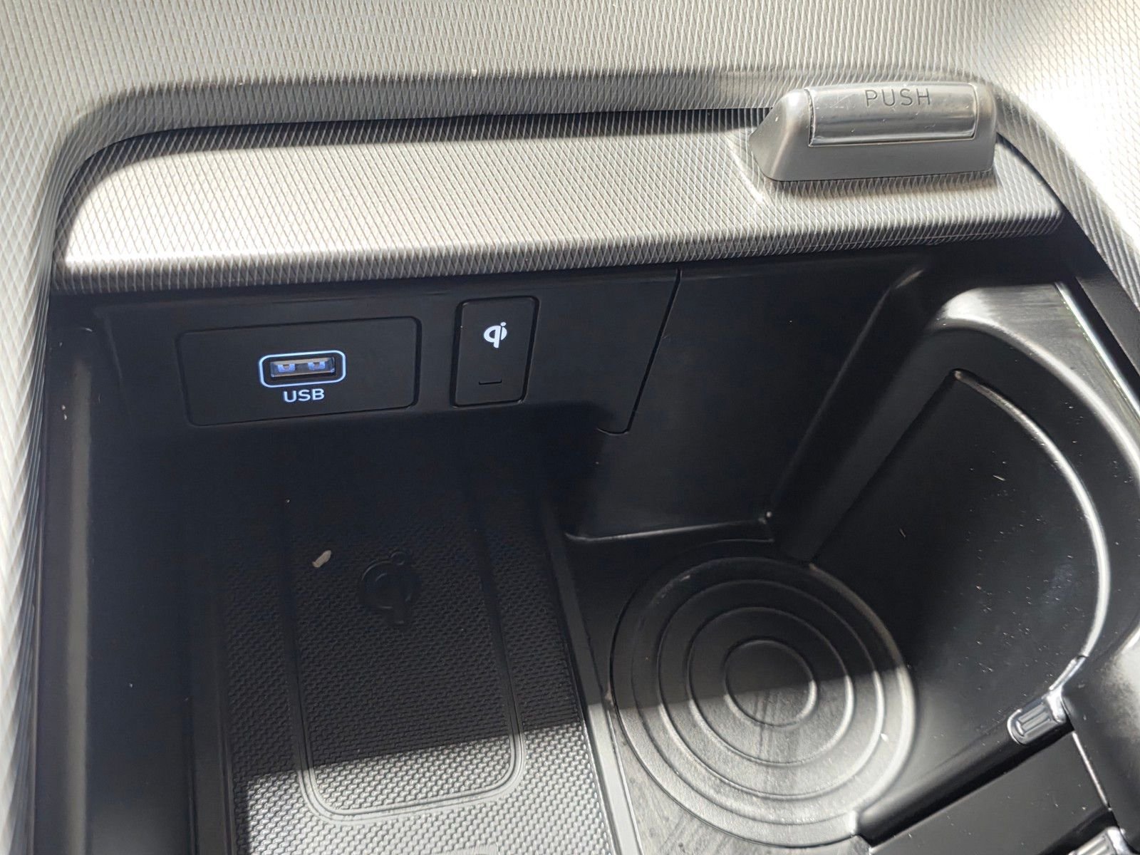 Used 2022 Hyper White Hyundai SEL image 29