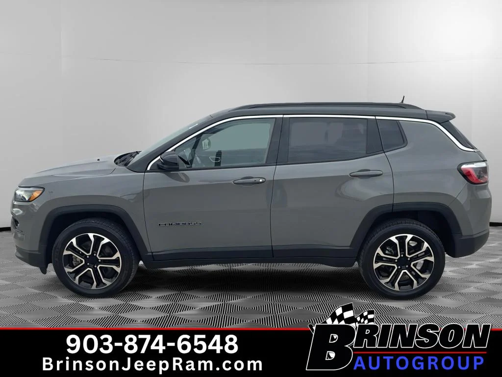 Used 2023 Grey Jeep Limited image 4