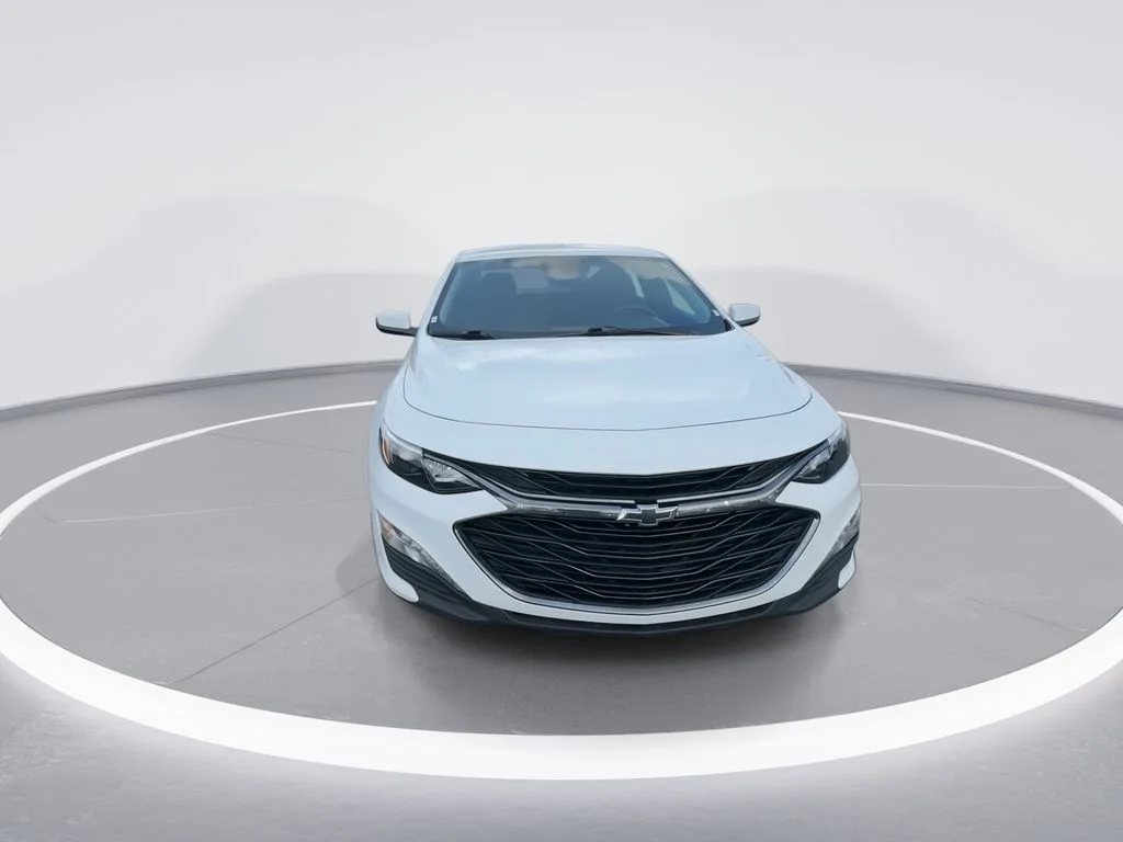 Used 2024 White Chevrolet LT image 3