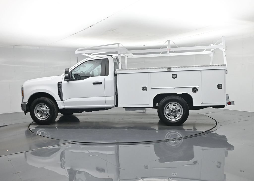 2026 Ford F-350 Super Duty Chassis Cab XL - Photo 31