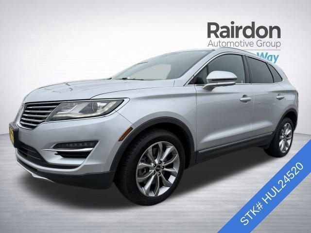 Used 2017 Ingot Silver Lincoln Select image 3
