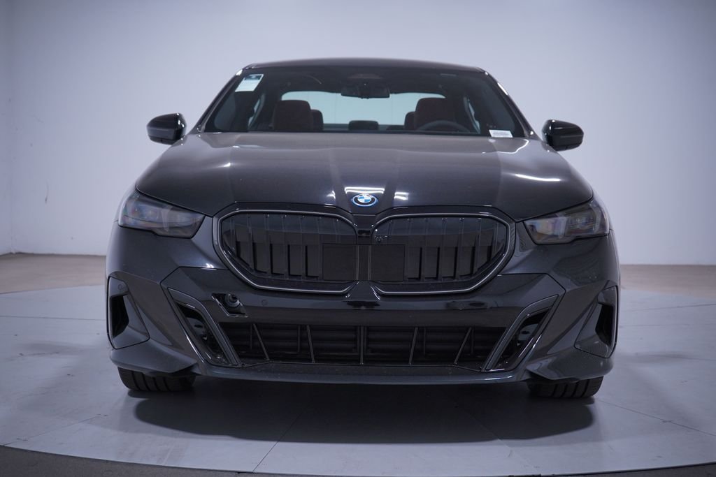 New 2027 Black Sapphire Metallic BMW 550e xDrive image 5