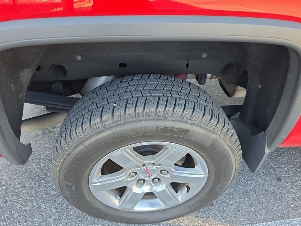 Used 2017 CARDINAL RED GMC SLT image 15