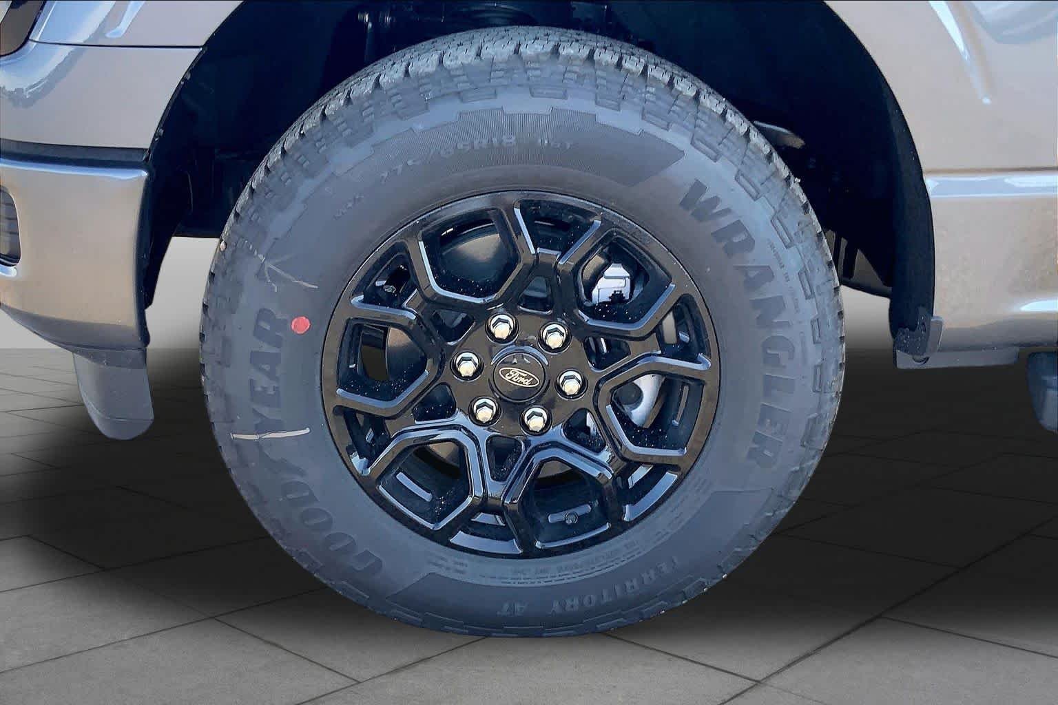New 2026 Carbonized Gray Metallic Ford XLT image 11